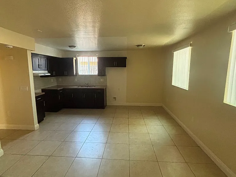 148 E 84th Pl — Photo 3