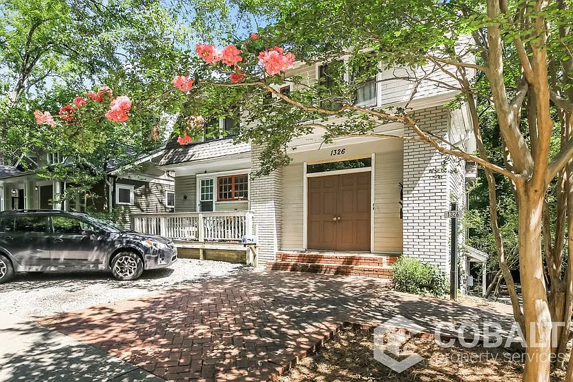 1 bed, 1.0 bath, 925 sqft, $1,495 — Photo 2