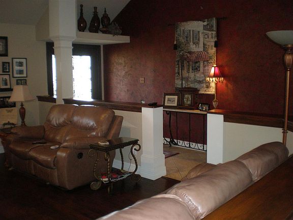 3rd image of 2404 Pecan St