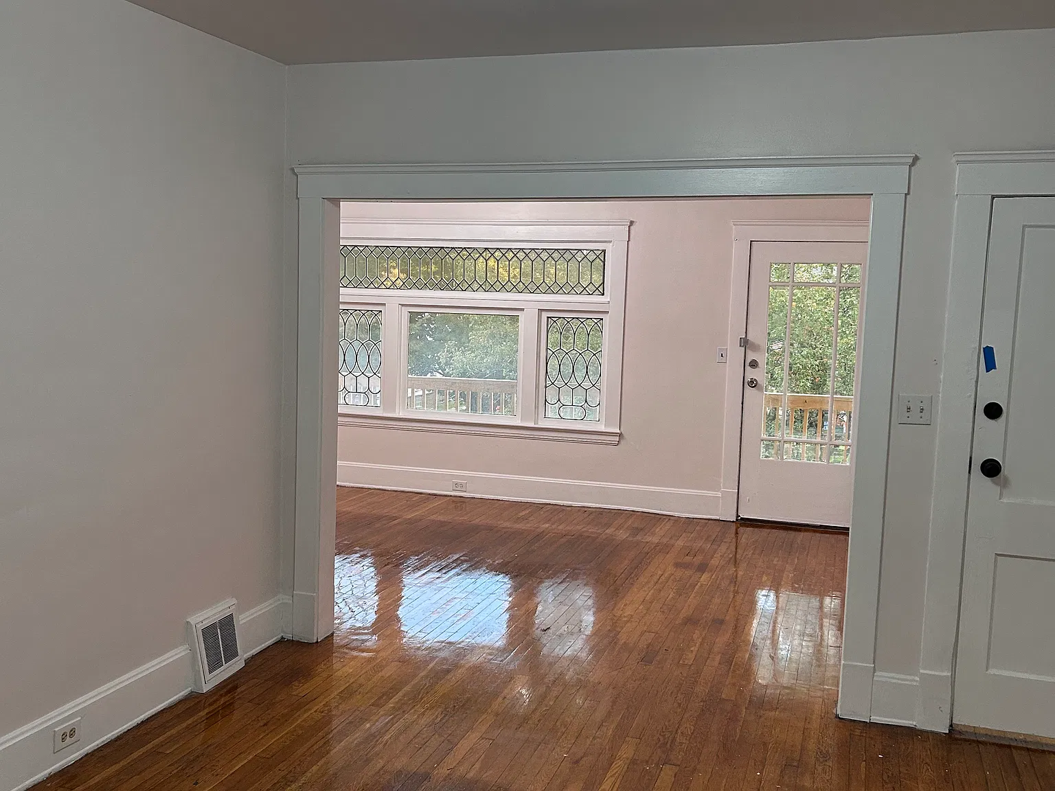 10806 Bernard Ave — Photo 2