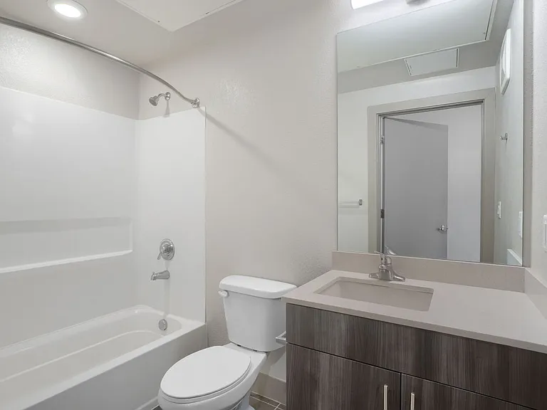 4923 King St — Photo 92