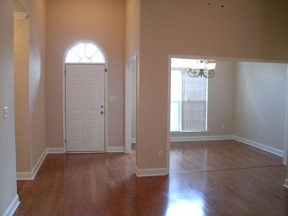 2nd image of 221 Hedgerow Dr