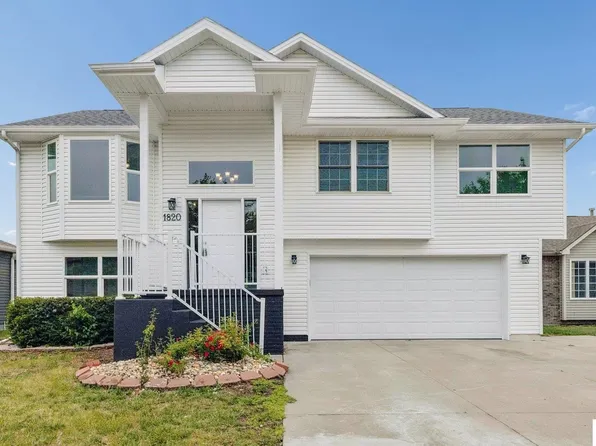 1820 Spring Meadow Dr, Lincoln, NE 68521