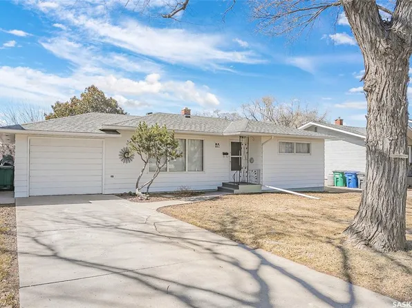 1217 J AVENUE N, Saskatoon, SK S7L 2L7