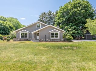 728 Woodland Park Dr, Delafield, WI 53018
