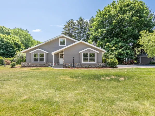 728 Woodland Park DRIVE, Delafield, WI 53018