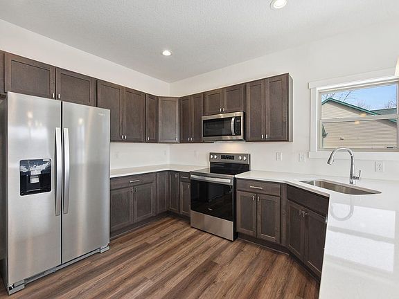 5th image of 1397 3rd St