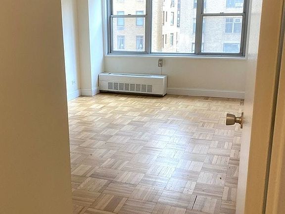 4th image of 15 W 72nd St APT 14M