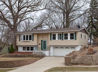 2059 Birchwood Dr NE, Cedar Rapids, IA 52402
