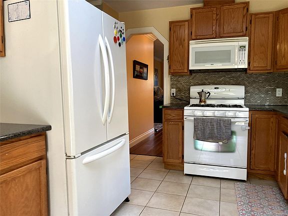 4th image of 702 Hamilton Ave