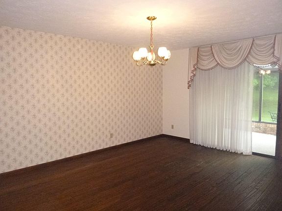3rd image of 345 Green Ln