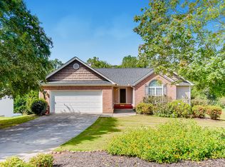 822 Custom Ln, Winder, GA 30680