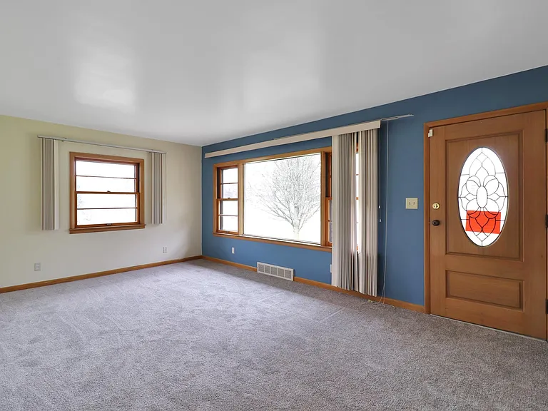 3156 Conlin Dr — Photo 3