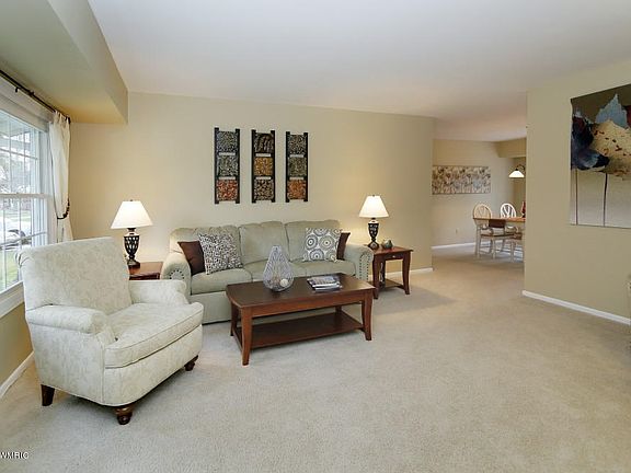 3rd image of 952 Glencroft Ln