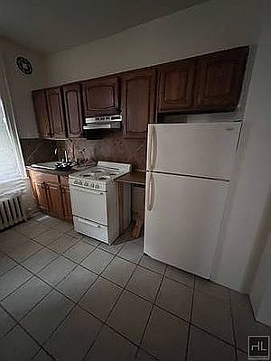 4th image of 40-53 Ithaca St #1