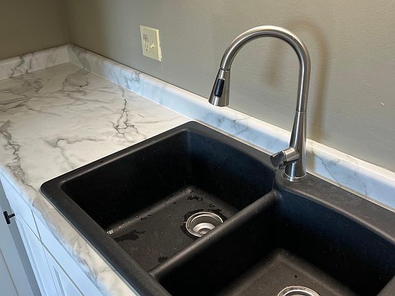 3rd image of 216 Taff Cir APT A