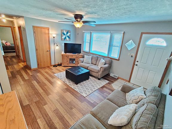 5th image of 304 Hart Ave