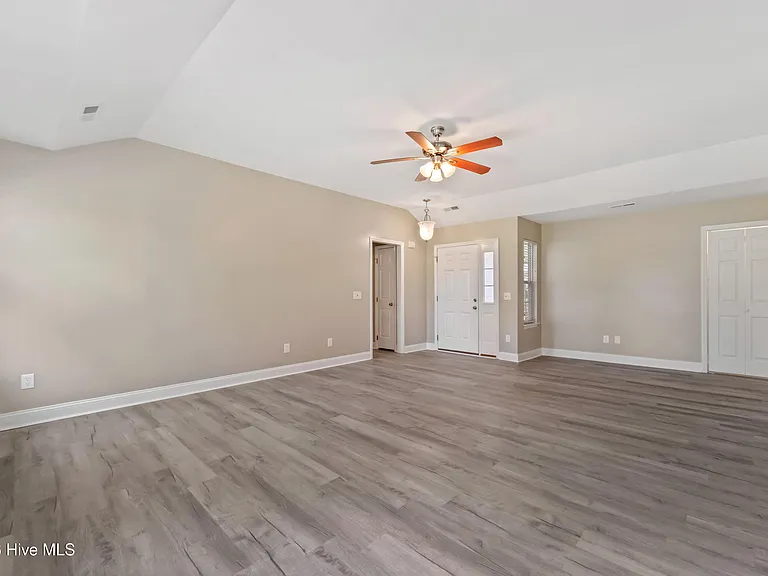 3200 Paramount Way — Photo 5
