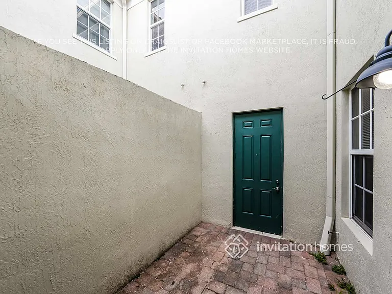 8308 NW 8th Ter — Photo 16