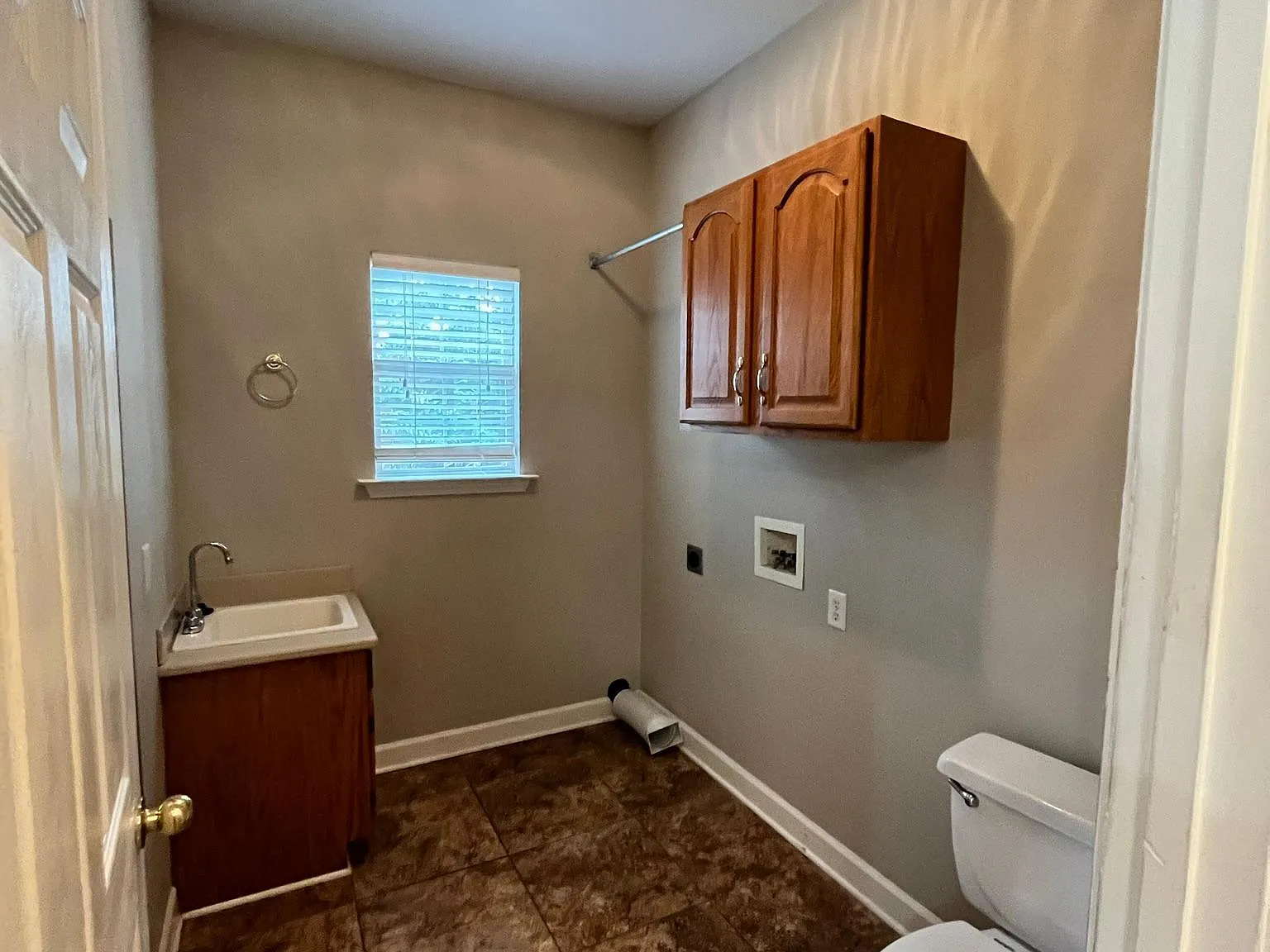 3 bed, 2.5 bath, 2103 sqft, $1,850 — Photo 2