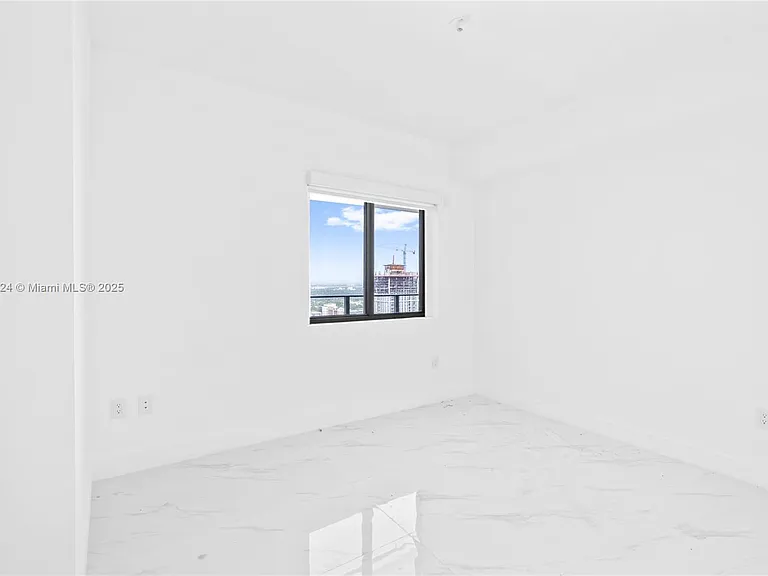 700 NE 24th St — Photo 16