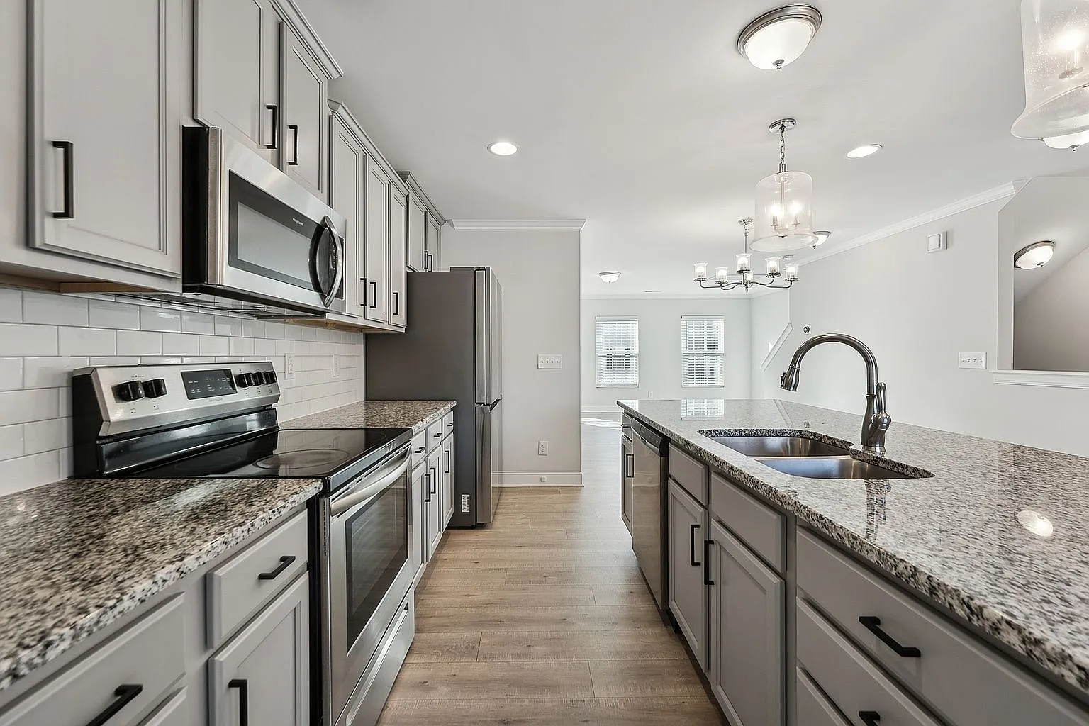3 bed, 3.5 bath, 1834 sqft, $2,395 — Photo 2