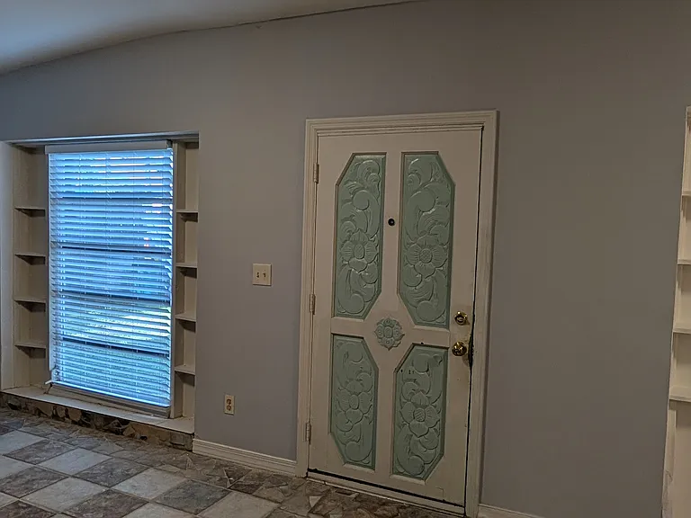 2132 Riviera Dr — Photo 11