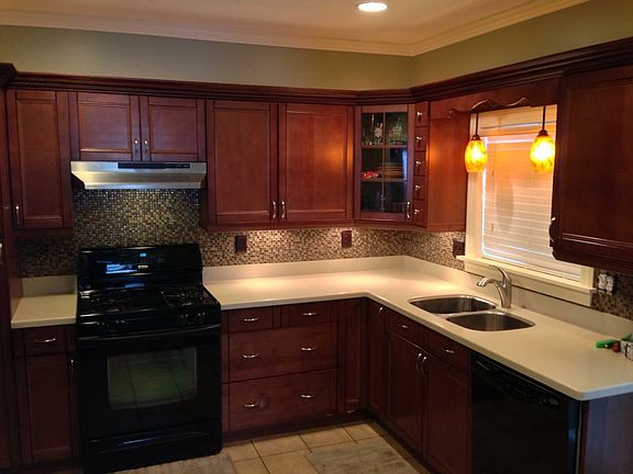 3rd image of 119 Loomis St #T