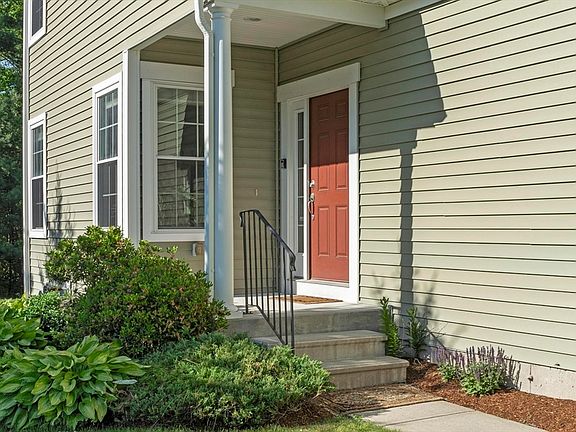 2nd image of 27 Greenside Ln #59