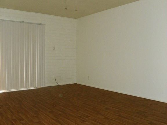 2nd image of 315 W 10th Pl APT 03