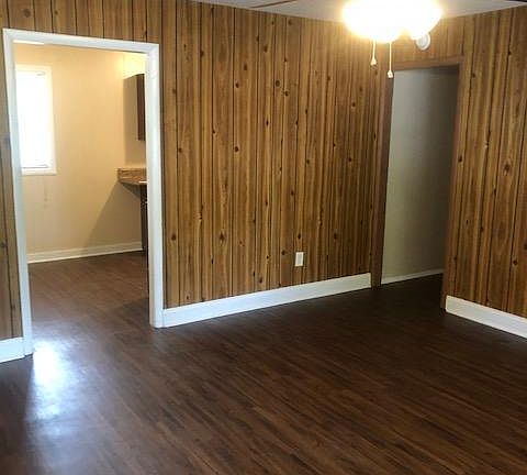5th image of 305 Skylark Ave