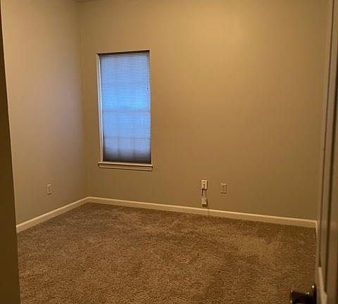 5th image of 4111 Ravenwood Park W