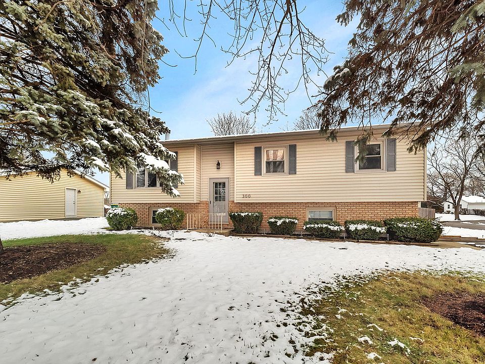 1st image of 300 Arrowhead Dr