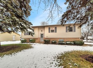 300 Arrowhead Dr, Shorewood, IL