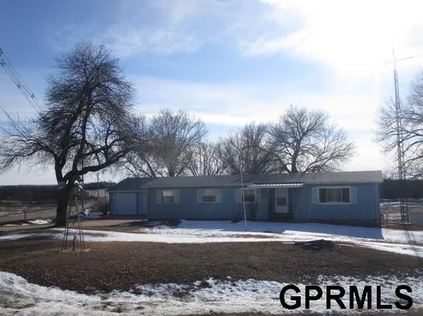 131 Beech St, Reynolds, NE 68429