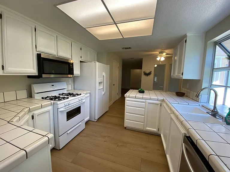 8524 Oak Harbour Ct — Photo 6