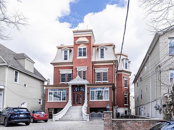 2nd image of 20 Reservoir Pl #4