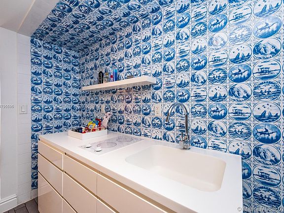 4th image of 1100 West Ave #1011