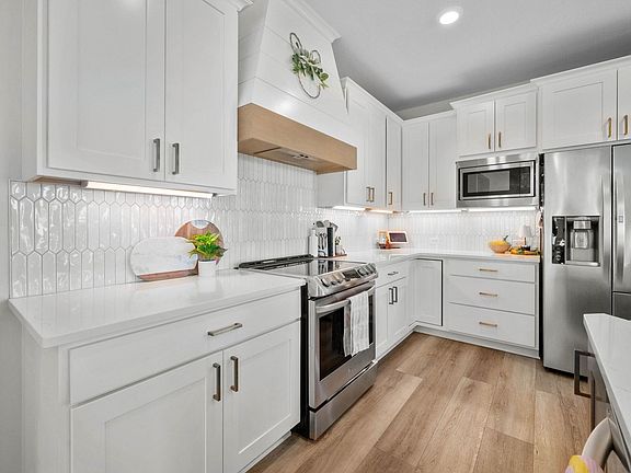 4th image of 2975 N Woodridge Ct