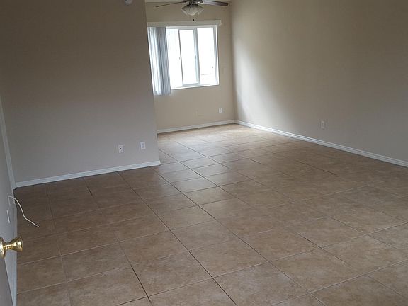 3rd image of 133 S Mariposa Ave APT 17