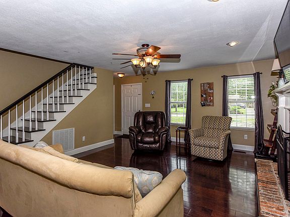 5th image of 909 Sugarwood Dr