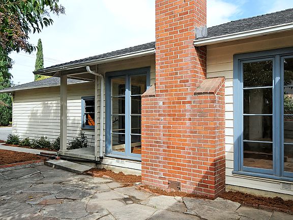 4th image of 1028 Hollyburne Ave