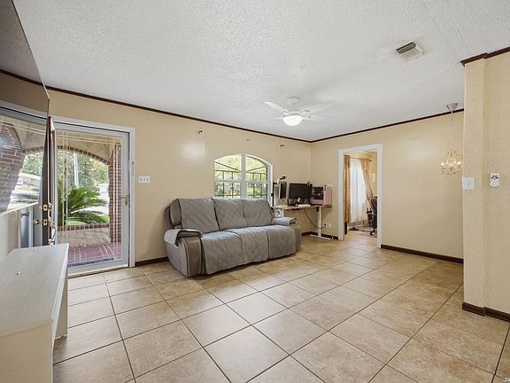 5th image of 422 Arrow Point Ct