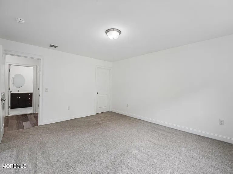 16 Emily Ct — Photo 24