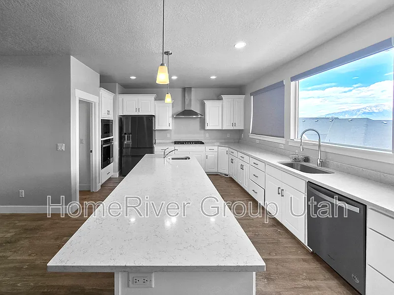 5 bed, 3.5 bath, $3,500 — Photo 4