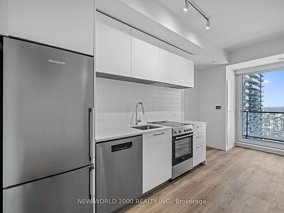 4th image of 101 Roehampton Ave #2513
