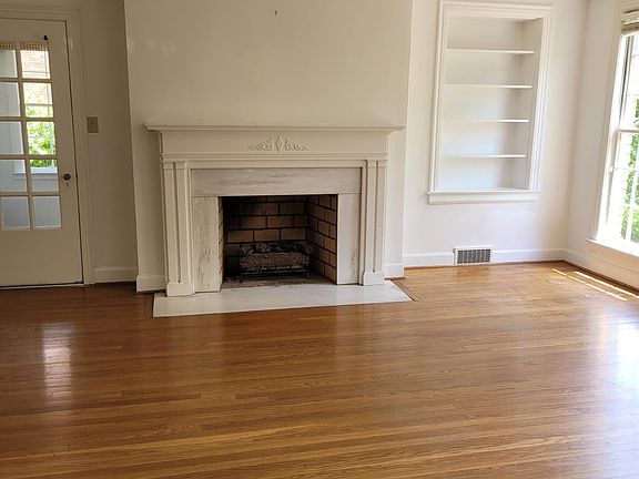 3rd image of 2108 Woodlawn Dr
