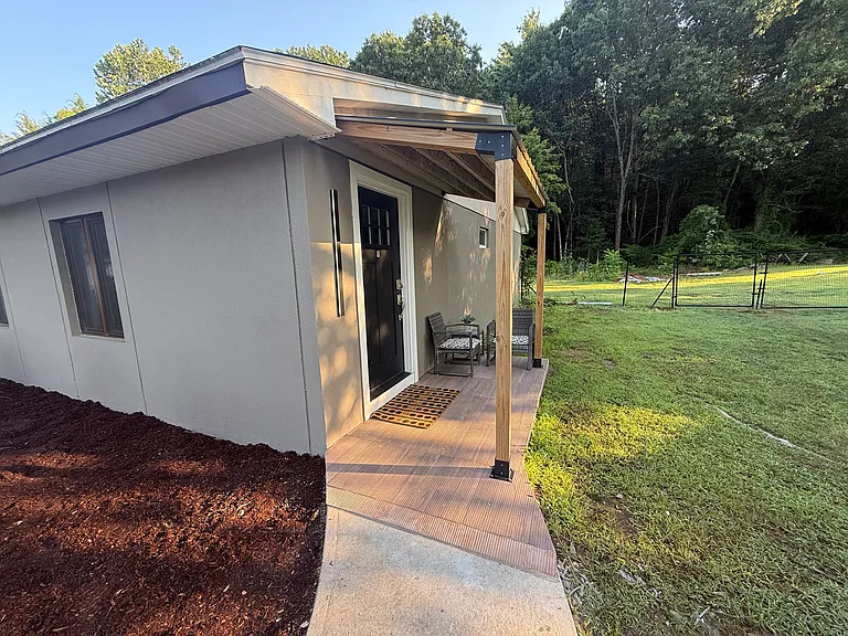 20 Reservoir Rd #B — Photo 2