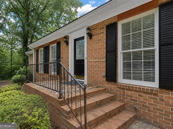3705 Arrowhead Pl, Gainesville, GA 30506
