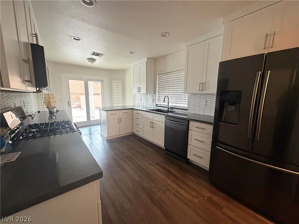 3 bed, 2.5 bath, 1732 sqft, $2,500 — Photo 4